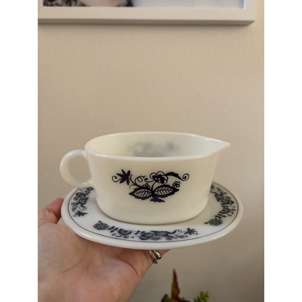 Vintage PYREX "Old Town" Blue Onion Gravy Boat with Underplate 77-B 77-U Cottage